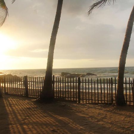 Yoho Rivi Ras Hotel Dehiwala-Mount Lavinia Exterior foto