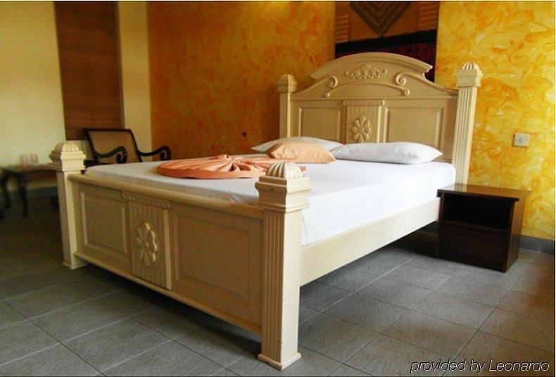 Yoho Rivi Ras Hotel Dehiwala-Mount Lavinia Habitación foto