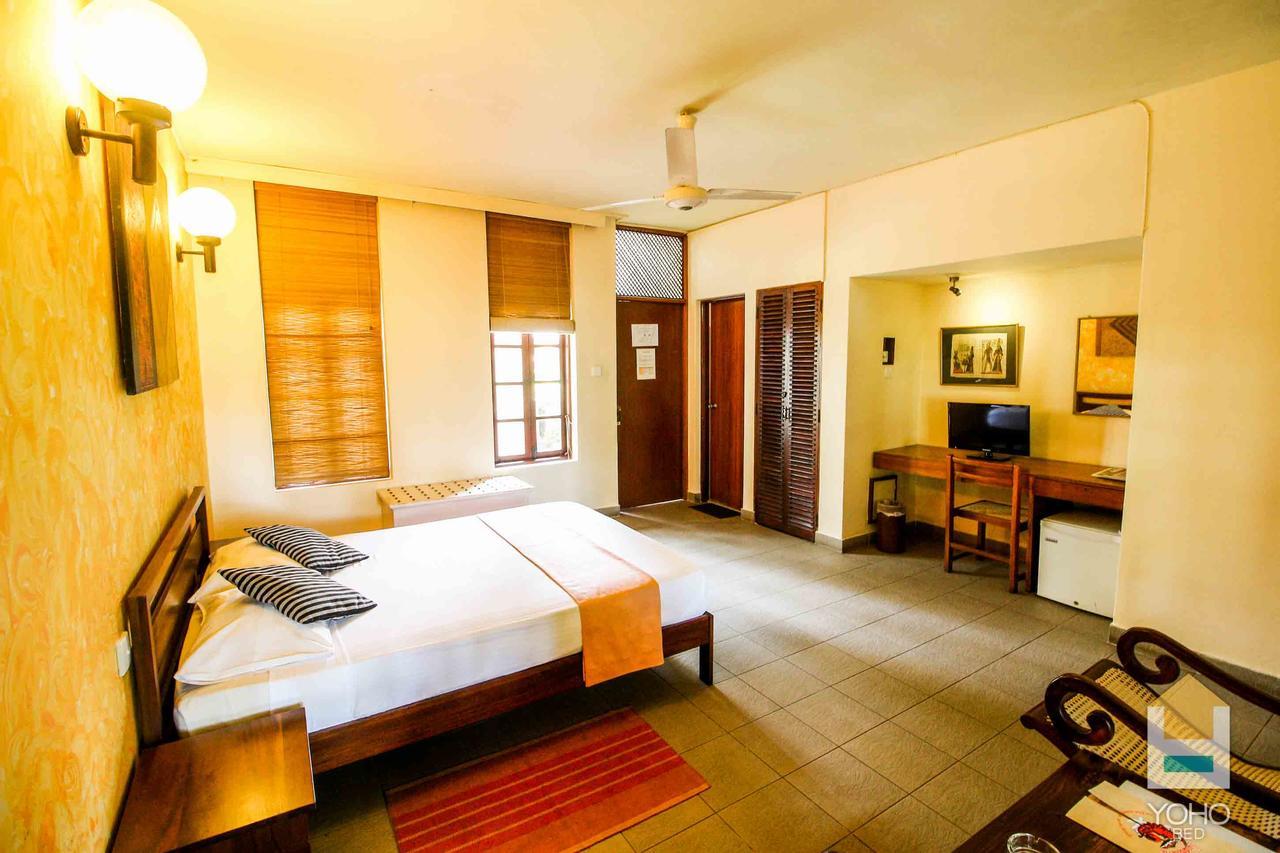 Yoho Rivi Ras Hotel Dehiwala-Mount Lavinia Exterior foto