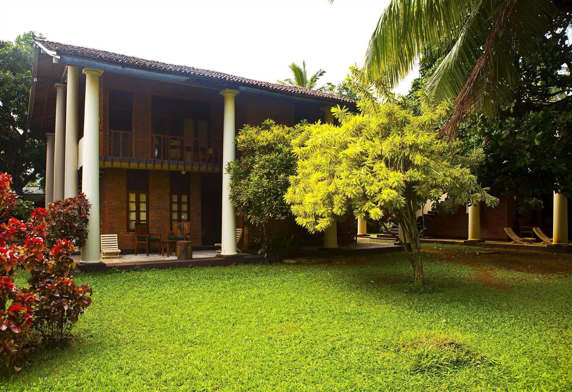 Yoho Rivi Ras Hotel Dehiwala-Mount Lavinia Exterior foto